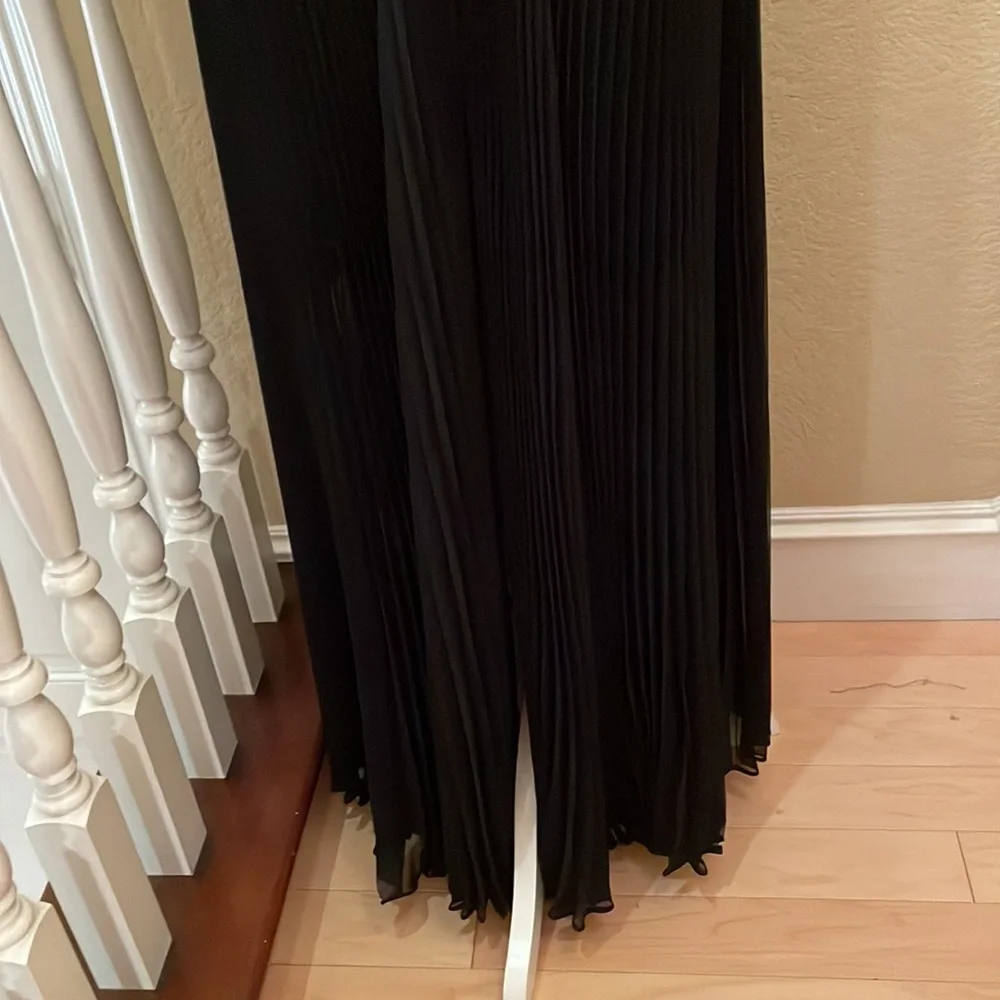 Formal gown and scarf wrap - Picture 4 of 7